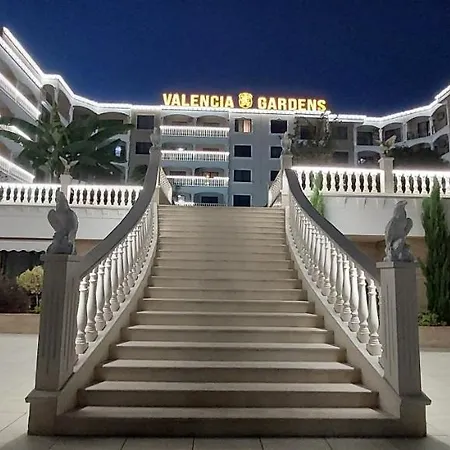 Valencia Gardens & Studio, 内塞伯尔